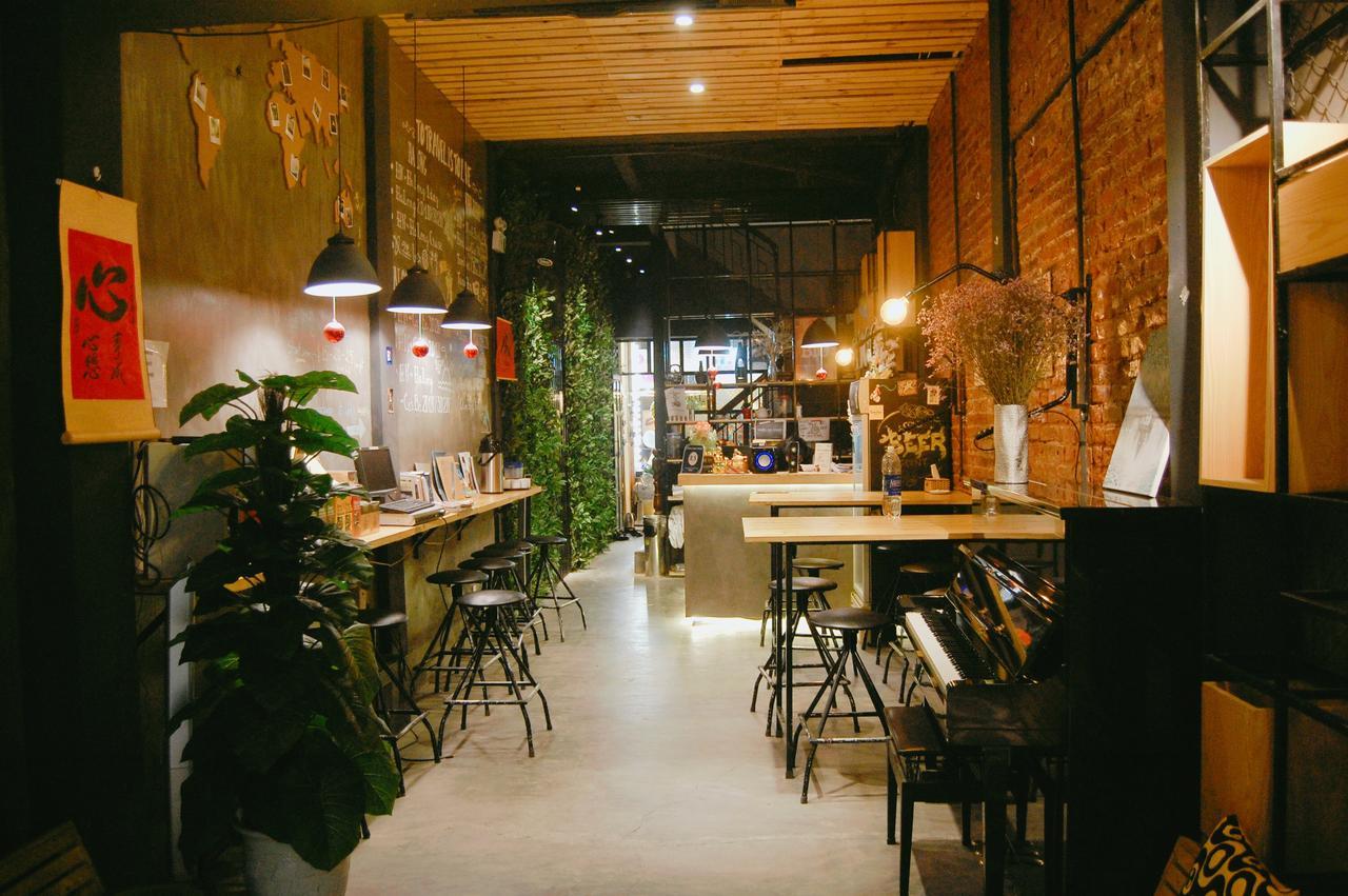 Golden Snake Hostel Hanoi Exterior photo